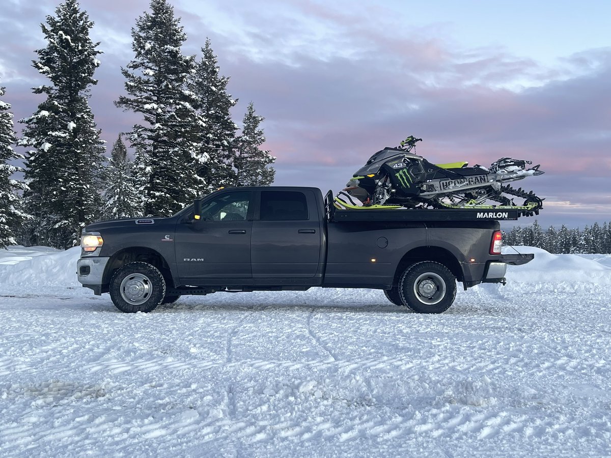 When I asked the guys to put the sled deck on one of our RAM 3500s, I should’ve specified NOT the stock one! But when there’s fresh powder and Tony Jenkins sends an invite, there’s no time to wait—so we loaded up the new Ski-Doos and headed north. #Ram3500 #SkiDooSummitXTurbo
