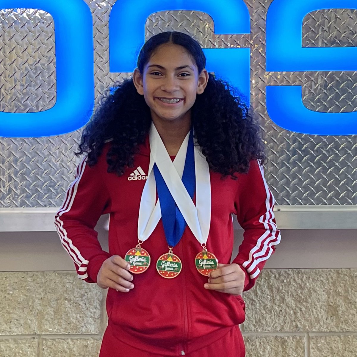 RossumCoach's tweet photo. Congrats to 12yr old Shayleigh ‘Bug’ Sanchez. She broke the meet record in the🥇400m (58.82) at ‘The Galleria Games’ in Birmingham, AL at the Crossplex.🥉60m (8.20) &🥉200m (26.18)🐞#1fastlady #trackdynamite #trackandfield #sprinter https://t.co/o2uHDfyQaM