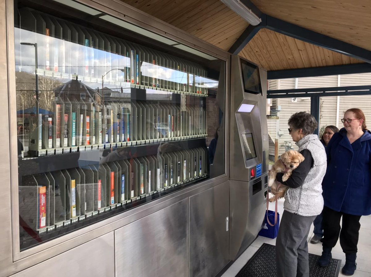 WOWK13News's tweet photo. There is a new 24-hour library kiosk in Clendenin where residents can rent and return books, use Wi-Fi, and read on a nice day. More details: https://t.co/aI5G2yQFiT.
(Photos courtesy of the Kanawha County Commission) https://t.co/NaOngWEB0a