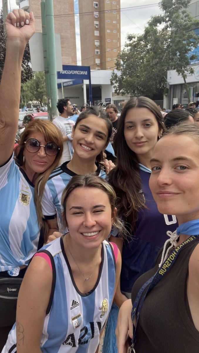 andyfpink's tweet photo. Scaloni armá el equipo de Gobierno!!! 🇦🇷 #ArgentinaCampeon #ArgentinaCampeonDelMundo https://t.co/DPI6PqYy7D