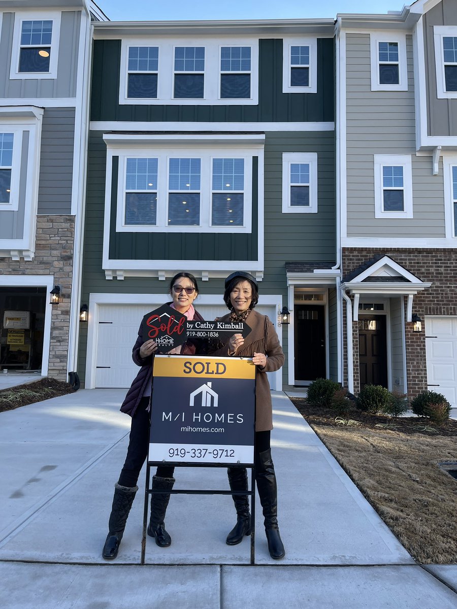 HHomeRealty's tweet photo. Congratulations to ZK! Welcome to Durham, NC! 

♥️Goodbye CA…🤪

#Cathy Kimball #HH  

 #hhome #trianglerealestate #Mihomes #ncrealestate #topproducer #realtors #Northcarolina #closing https://t.co/n2TlmFC3i3
