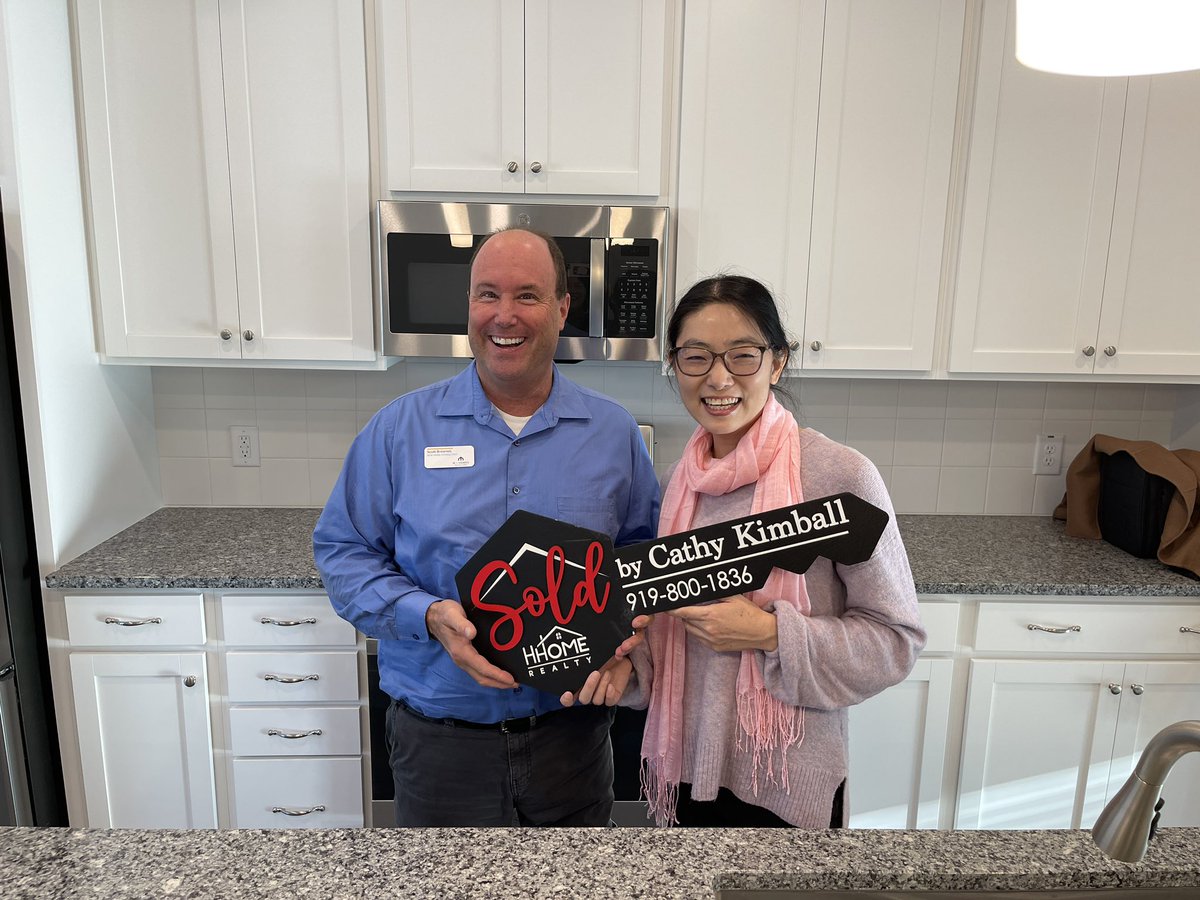HHomeRealty's tweet photo. Congratulations to ZK! Welcome to Durham, NC! 

♥️Goodbye CA…🤪

#Cathy Kimball #HH  

 #hhome #trianglerealestate #Mihomes #ncrealestate #topproducer #realtors #Northcarolina #closing https://t.co/n2TlmFC3i3