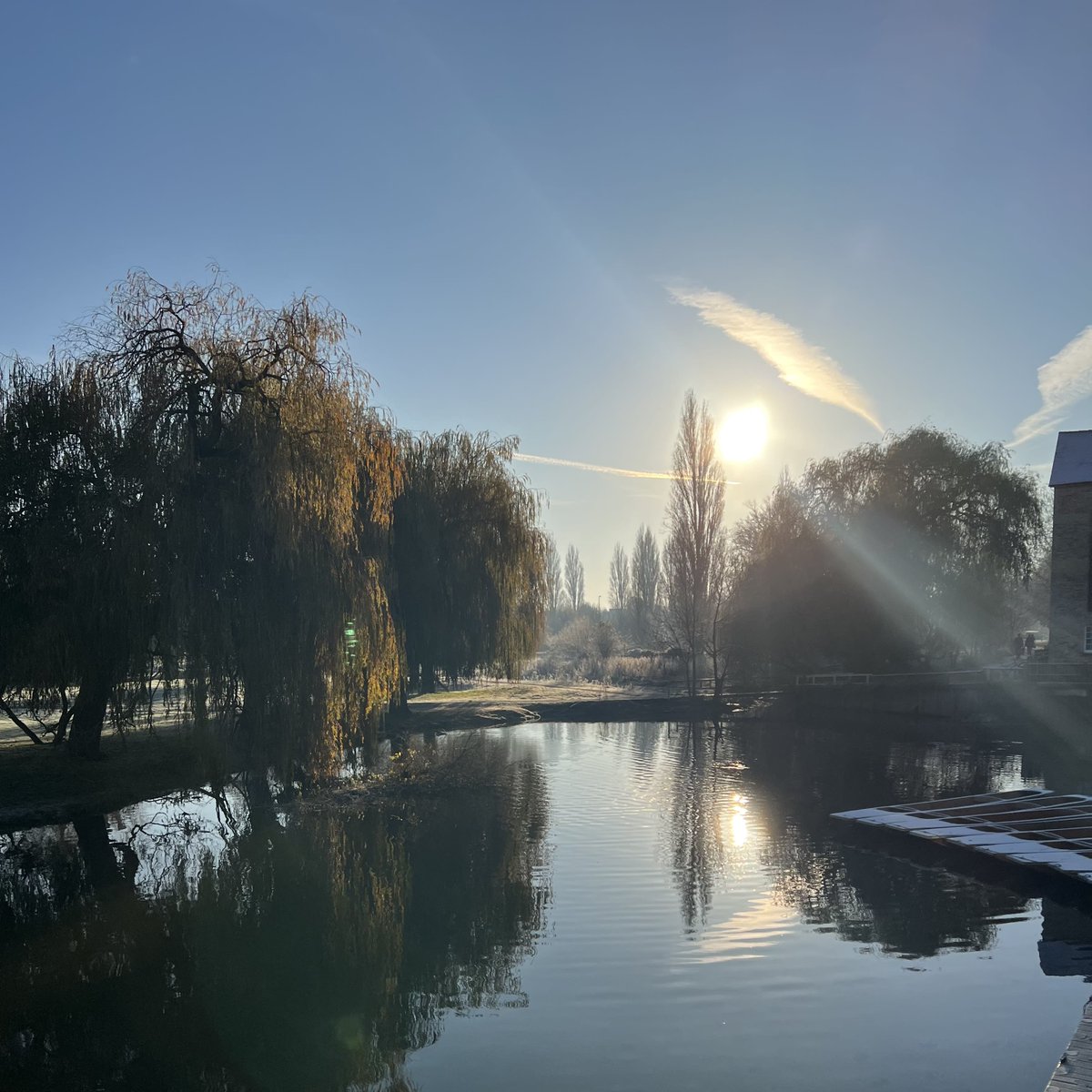 grantacambridge's tweet image. We’re very lucky to be in the most magical setting in Cambridge. Join us for beautiful lunch or cosy dinner, you won’t be disappointed. 

#granta #cambridge #cosydinner #beautiful #nature #snow #millpond #newnham #visitcambridge #supportlocal
