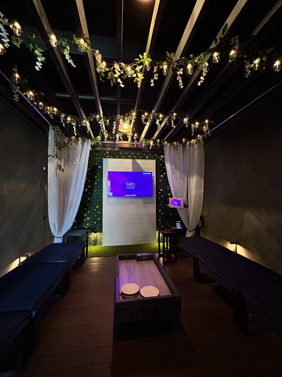 KaeoStudios's tweet photo. This is our Pergola room. It offers beautiful lighting with chill vibes perfect for any party or family get together. You are also always welcome to BYOB! Click the link in our bio to rent now! #oahu #photography #recording #karaoke #waipahu #party #kaeostudios https://t.co/tpCT7v3KXi