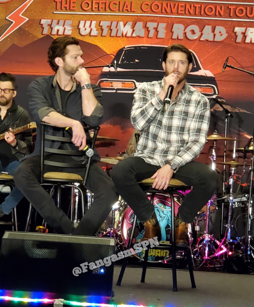 FangasmSPN's tweet photo. .@JensenAckles : we make art and we don't tell people how to interpret it. @jarpad: the critic also shouldn't say no this is what this means, it means to you what it means to you. #SPNNash https://t.co/yhMgNuBAO3