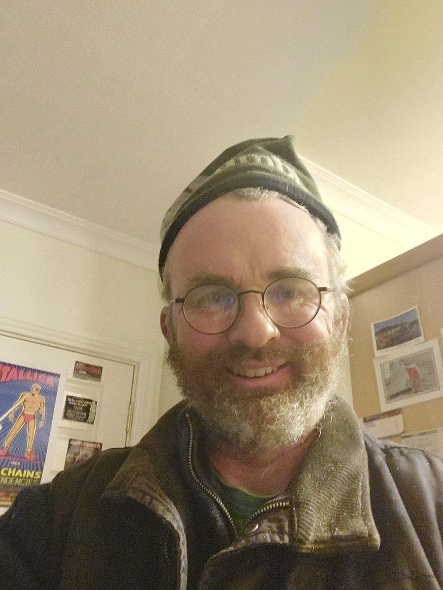 aodanoneachtain's tweet photo. Just came back from the local Daybreak shop and I noticed that my hat has hiked up on my noggin like practically every auld boy from rural Ireland! 🤣🤣🤣🤣🤣#Fashionista #Style #Bogman #Redneck https://t.co/l7aqxjpJCn
