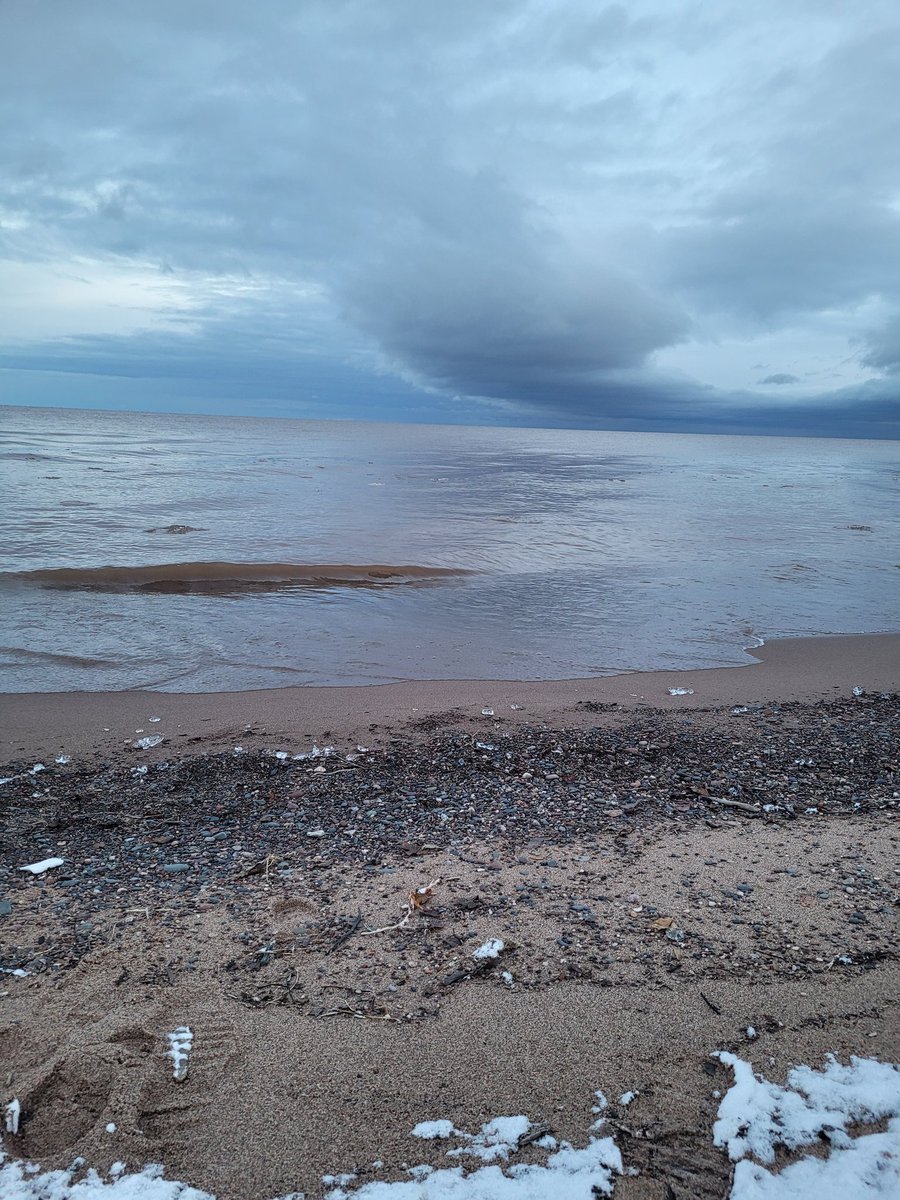 MandyPoint324's tweet photo. Got to pay .@LakeSuperior a visit yesterday. Clearly the most superior even in the winter ❤️ https://t.co/KWJvqCIyvK