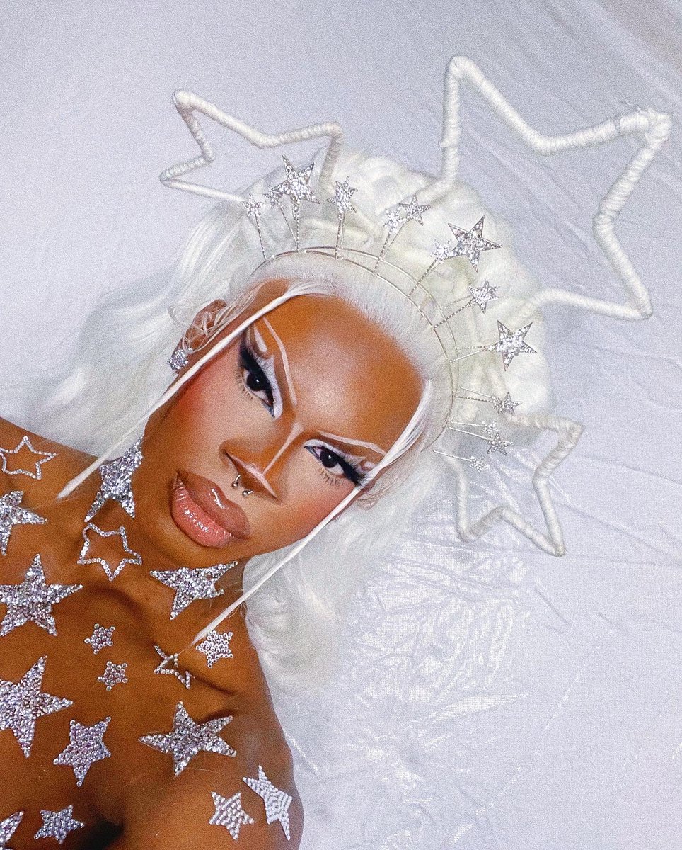 luxxnoirlondon's tweet photo. A star wearing stars…how meta ⭐️🤍 https://t.co/s7PUIqwjvF