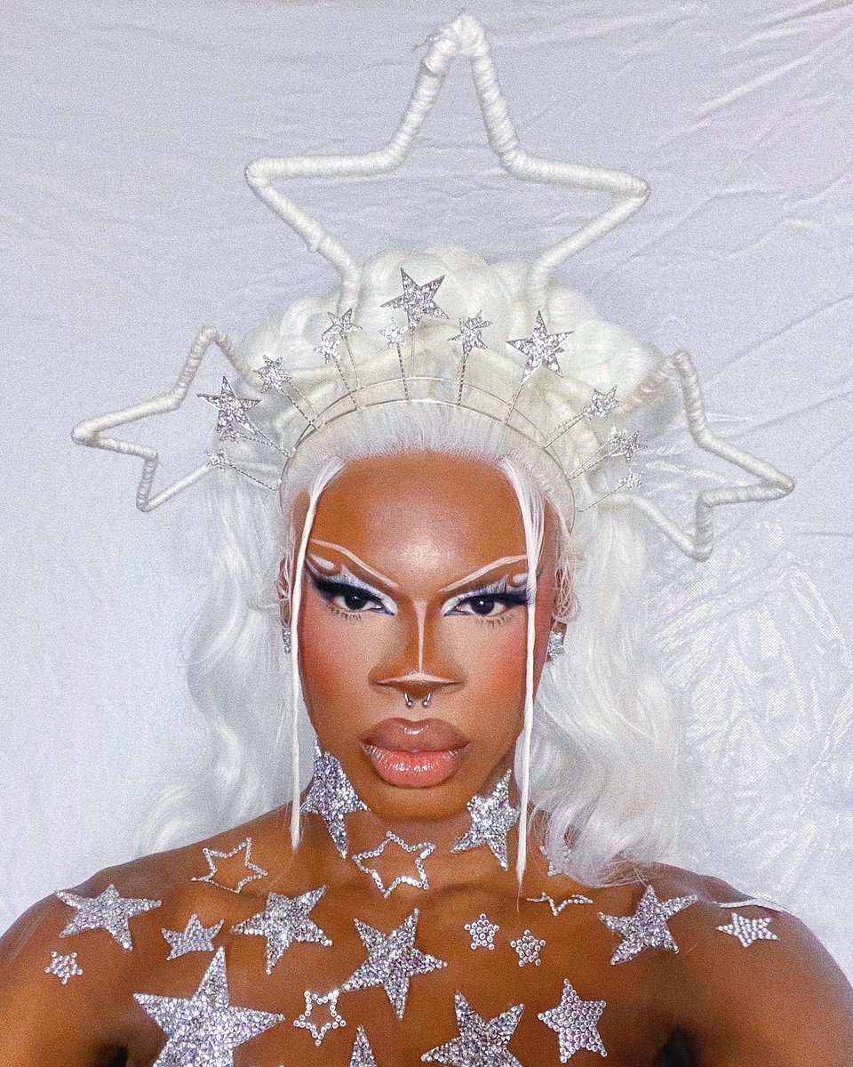 luxxnoirlondon's tweet photo. A star wearing stars…how meta ⭐️🤍 https://t.co/s7PUIqwjvF