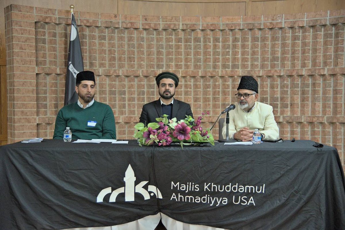 MKA_SVA's tweet photo. Majlis Khuddamul Ahmadiyya South Virginia had the honor to host our Virginia Region youth leaders at Masroor Mosque yesterday. The day revolved around dicussing the issues our youth face and how to effectively solve them through service. #WhatMuslimsDo https://t.co/USMlS5lTIv