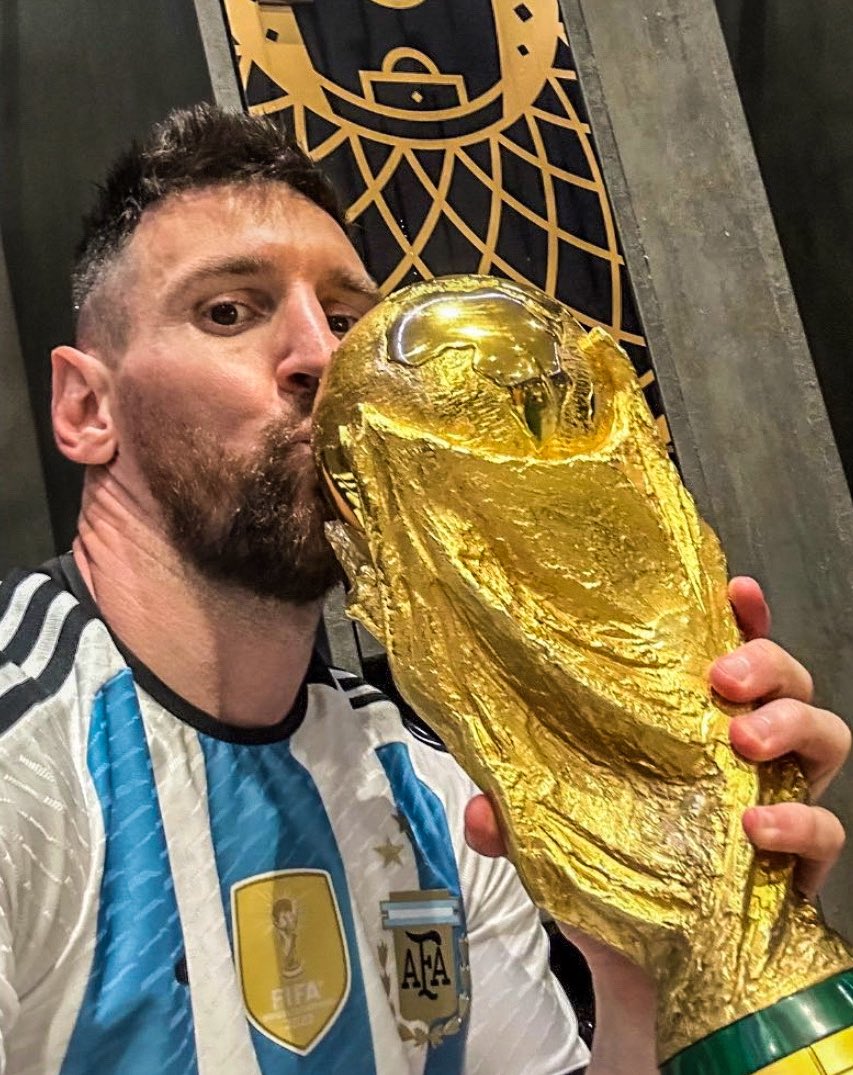 Messi just created the greatest selfie of all time.