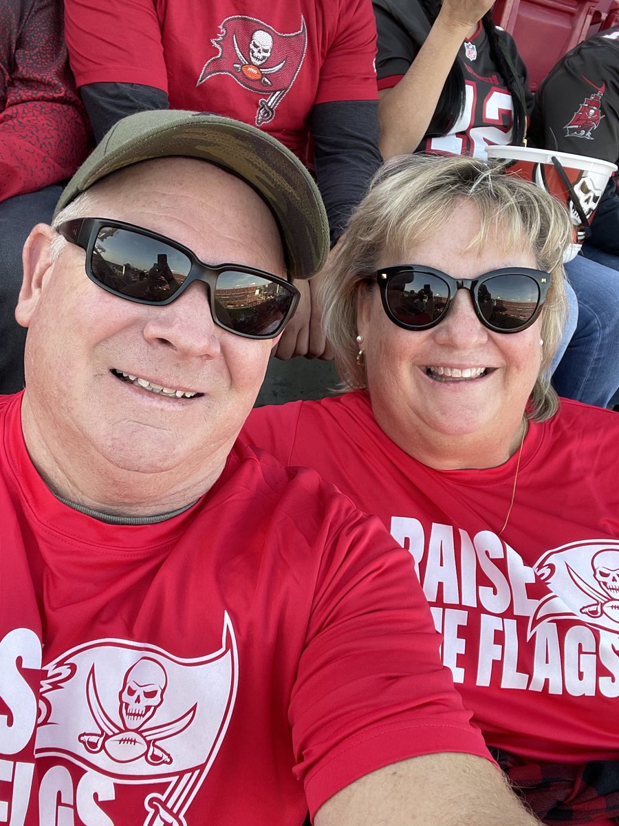 CasonRM68's tweet photo. Tim’s first NFL game! #GoBucs https://t.co/FCxTMNqhLJ