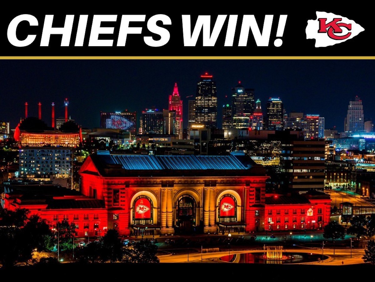 CHIEFS WIN THE DIVISION!!! SEVEN YEARS IN A ROW!!! ❤️💛🔥 #KCvsHOU #ChiefsKingdom

Photo by Chuck Williams Photography.