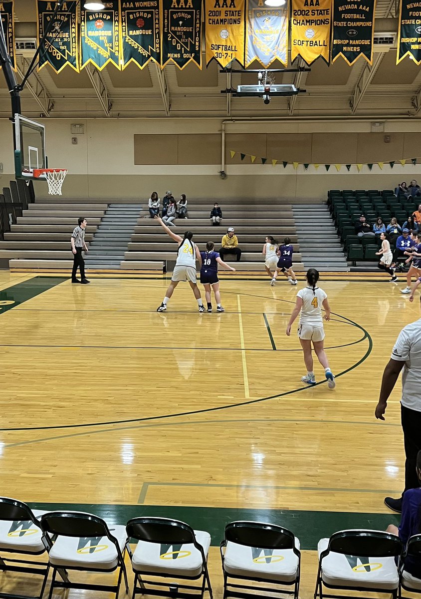 davidtaylor01's tweet photo. The kid (TT #10 for SSHS in purple) had a tough matchup yesterday in her Freshman hoops game at Manogue. But, she got after it nonetheless! #NeedALadder #Defense #GoCougars https://t.co/TcdeFsiqeq