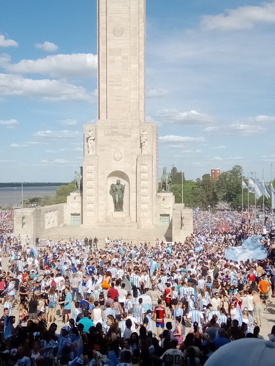 Sole2156's tweet photo. #MessiCity
♥️🖤
Somos campeones del mundo https://t.co/fmKVdY3nLo