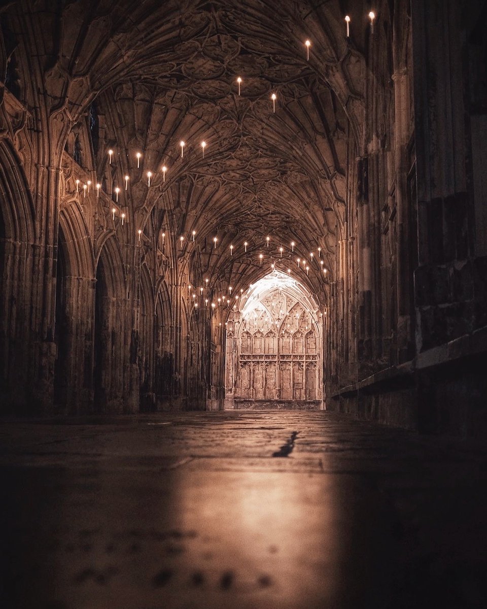 Eyesofgod__'s tweet photo. Gloucester Cathedral, UK. Lee Vistal https://t.co/rhtep0TWZP