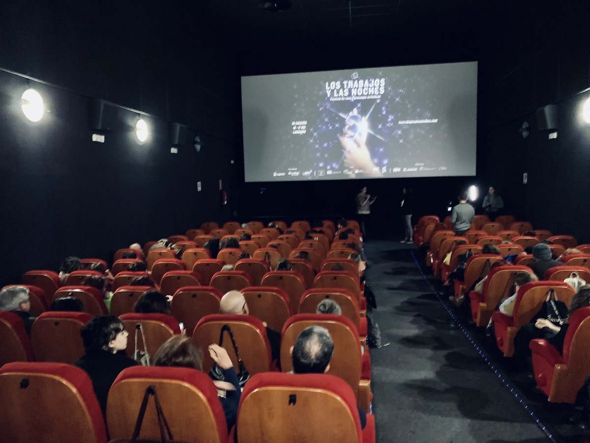 Luego de dos semanas sin parar, creo que el trabajo de nuestro equipo ha valido mucho la pena. Es un festival aún nuevo pero nos ha salido una edición con mucho público, que ha disfrutado de películas libres y de cineastas geniales.

Ojalá, larga vida a LOS TRABAJOS Y LAS NOCHES.