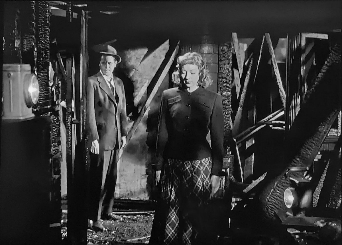 wmweibel's tweet photo. See what I mean? #NoirAlley #DarknessAtNoon #MrSoftTouch https://t.co/Y0FlHqBymx