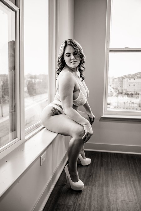 I know people don&rsquo;t look at this but those calves though. https://t.co/INe4u47zIS