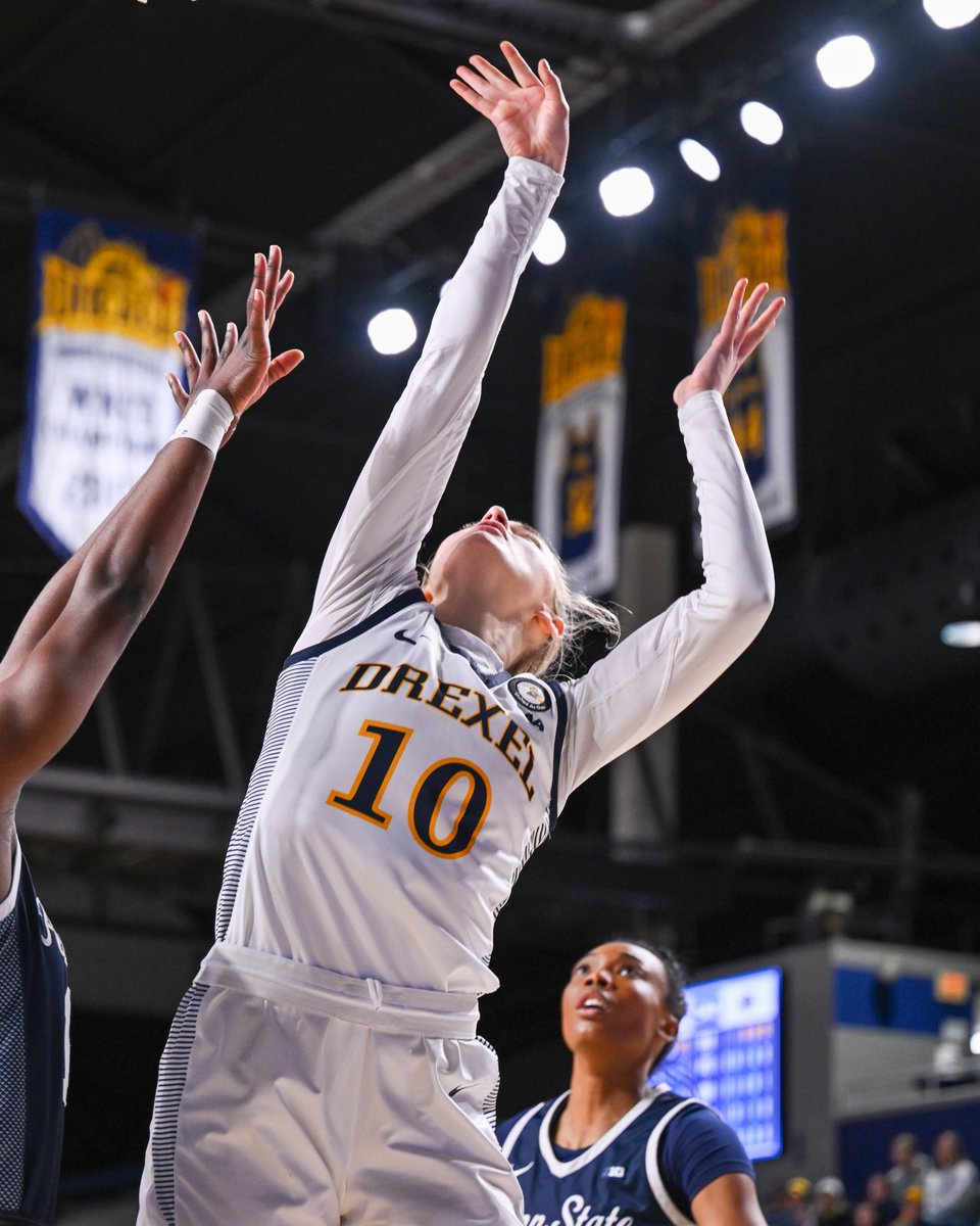 DrexelWBB's tweet image. E ARE 😏

#ThanksForTheW
#FearTheDragon