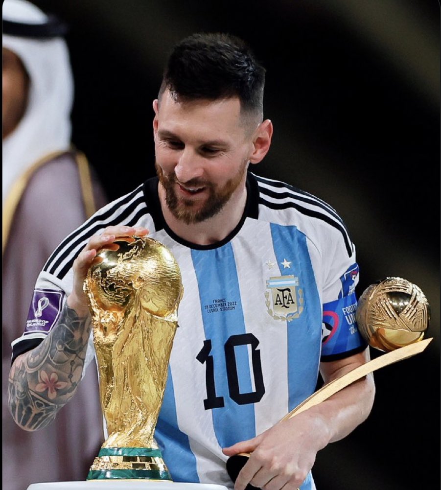 ArafahAbiodun's tweet photo. The G.O.A.T debate is over! #messi wins the #FIFAWorldCup and crowned the player of the tournament
 #ssfotball @FIFAWorldCup #BudweiserWorldCup #GOAT𓃵  #adidasfootball @adidasfootball https://t.co/igMNXtSh6x