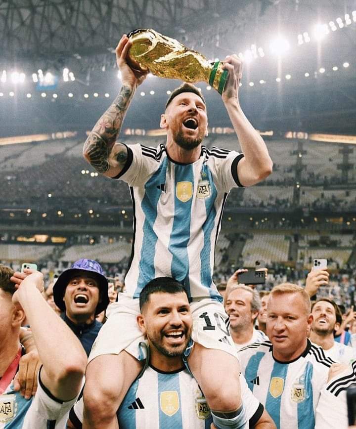 FCB199922's tweet photo. Recopilación de las mejores fotos de un día histórico https://t.co/mdXss6FvGN