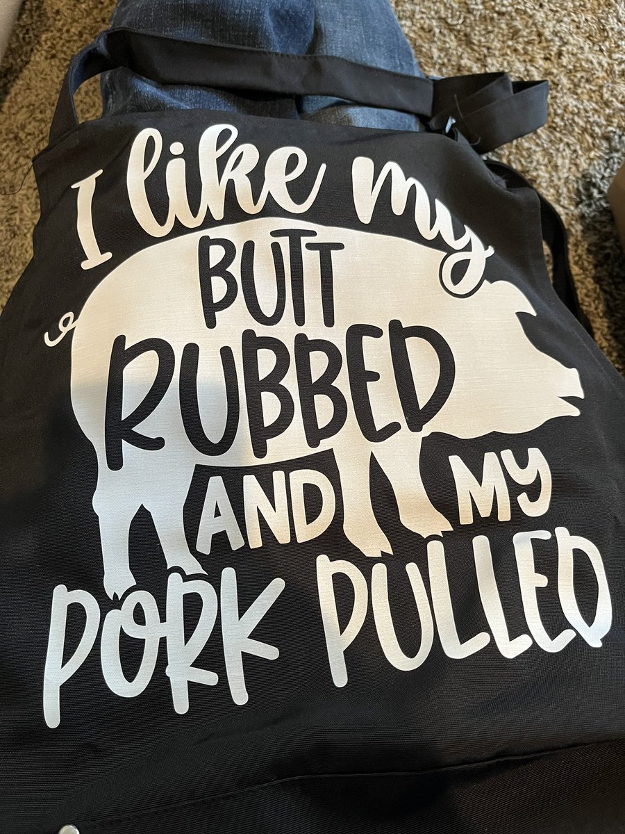 Ravishing_Lee's tweet photo. My sister has a Cricut so now I get #Christmas presents like this. #smokerhumor #itistrue #naughtyapron https://t.co/CHjPFna4E1