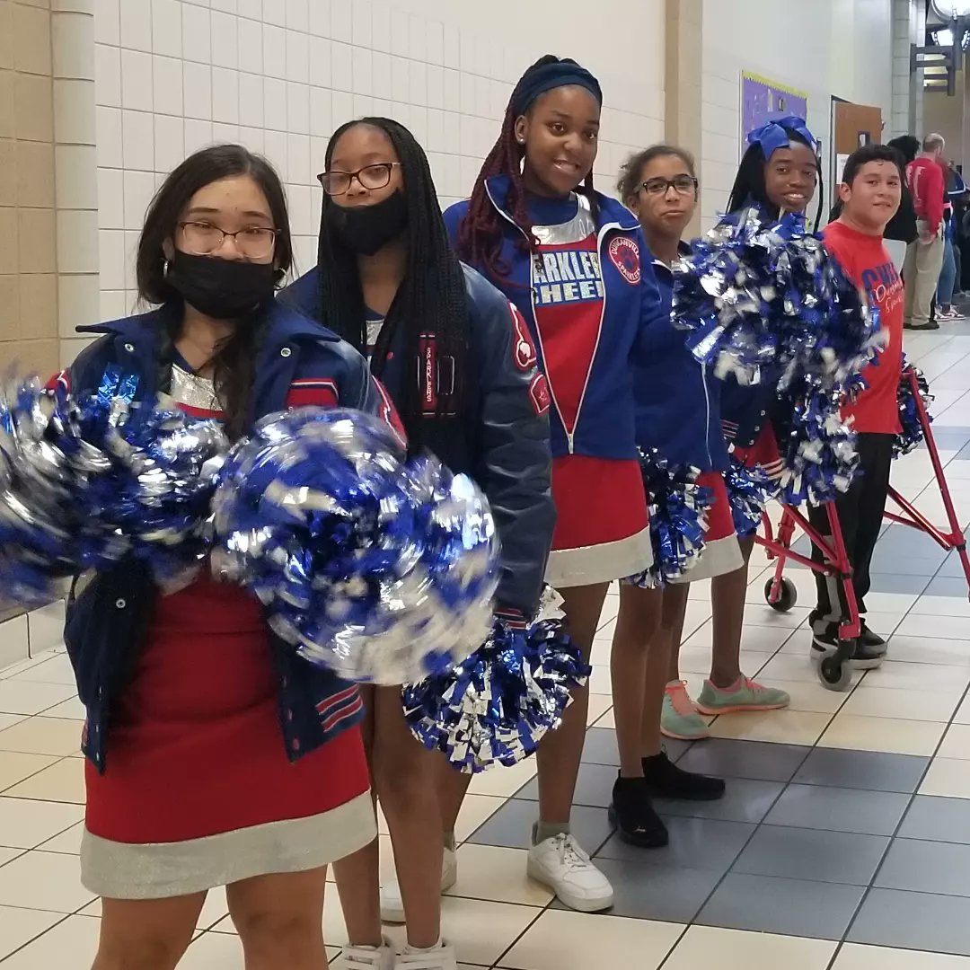 DHSSparklers's tweet photo. We had a great time sending off our football team and are so proud that they won!

Not pictured:  Ja'Nyah and Chandler who joined us later on. 

#dhssparklers #duncanvillehighschool #duncanvillesparkler #duncanvillesparklers #duncanvilleproud #cheerislove https://t.co/pcnSqC2tyZ