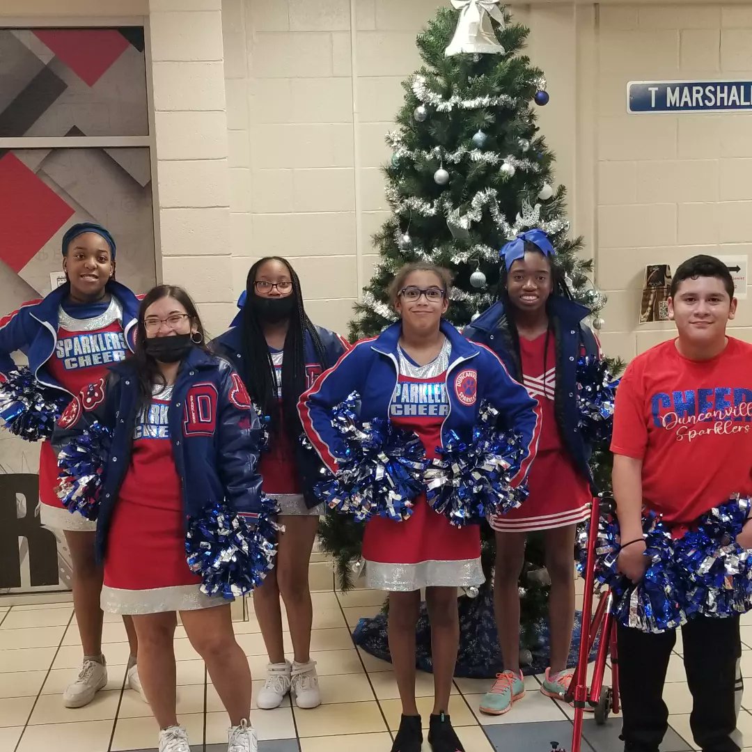 DHSSparklers's tweet photo. We had a great time sending off our football team and are so proud that they won!

Not pictured:  Ja'Nyah and Chandler who joined us later on. 

#dhssparklers #duncanvillehighschool #duncanvillesparkler #duncanvillesparklers #duncanvilleproud #cheerislove https://t.co/pcnSqC2tyZ