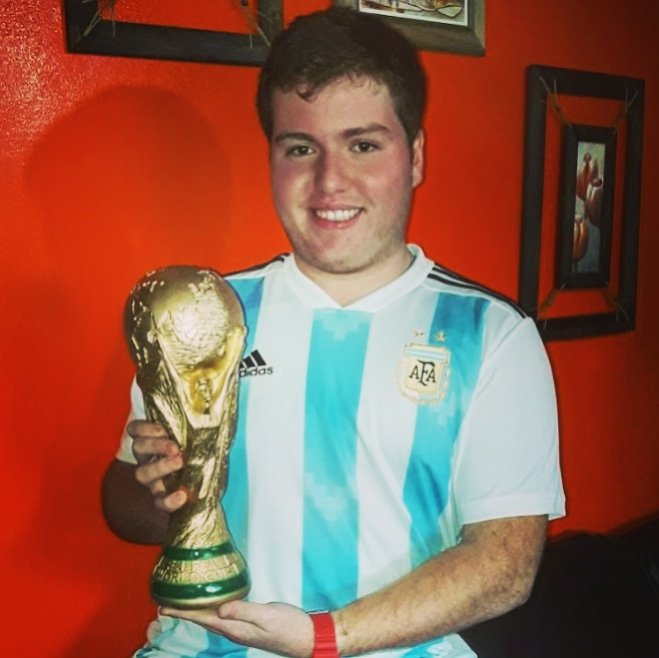 LeandroGomez_22's tweet photo. #NuevaFotoDePerfil https://t.co/SK0IziZlps