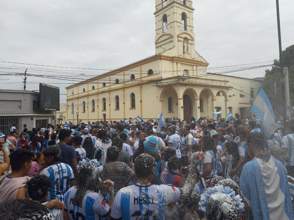 joeducervantes's tweet photo. #Tartagal salió a la calle a festejar con la #Scaloneta https://t.co/utuhmB9KPw
