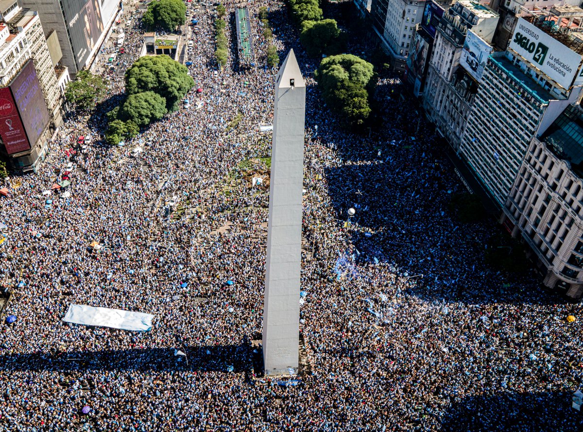 fifaworldcup_es's tweet photo. Buenos Aires, Argentina. 
18 de diciembre de 2022. 

🇦🇷🏆 https://t.co/jwTzBydKRw