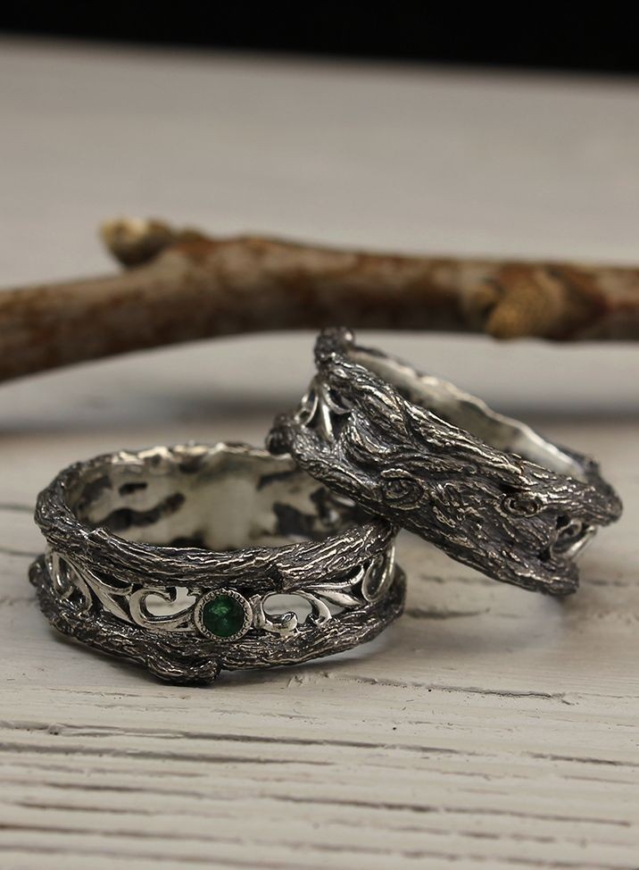 HouseHabs's tweet photo. estuve ansioso por este momento.. —

Abre la cajita, mostrando un anillo plateado, lleno de detalles, con una gema verde que destacaba en su interior. 

— José, te pido formalmente que te cases conmigo.. por favor.. —

Le mira suplicante, incluso su labio comenzó a temblar por + https://t.co/RU7LQZrzE7