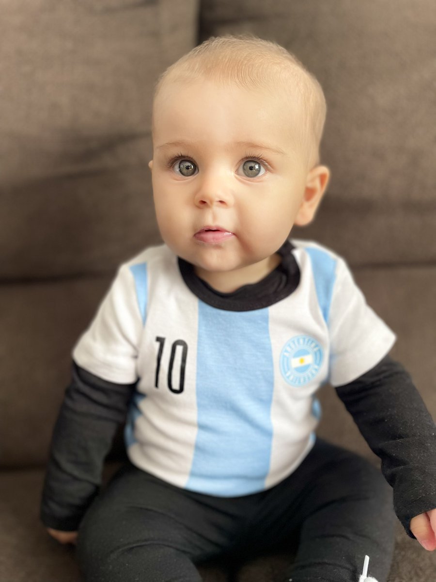 holygrenades's tweet photo. PIPU NOS TRAJISTE LA COPA https://t.co/MSUDMCj6mU
