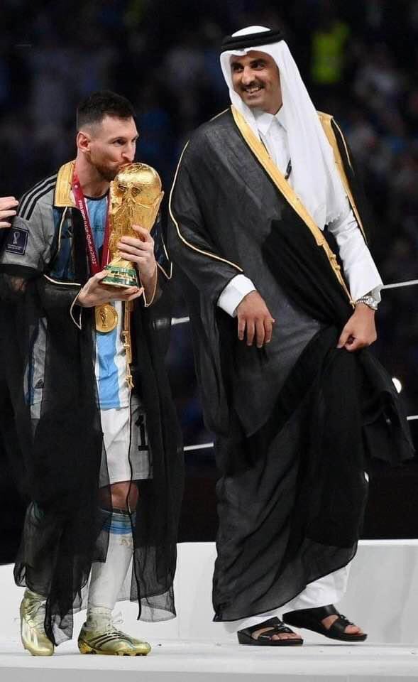For those that don’t know — the black cloak that Messi is wearing is a Bisht—meaning ‘nobility’ or ‘dignity’. It has been worn in the Arab world for thousands of years. It is an honour, and marks him as the legend that he is!! 

#ArgentinaVsFrance #WorldCup2022
