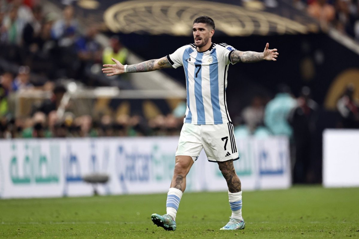 VibesFoot's tweet photo. 💬 Rodrigo de Paul : « Si vous avez douté de moi, sucez ma b*te ! »

#FIFAWorldCup https://t.co/hVPitqT9Cd