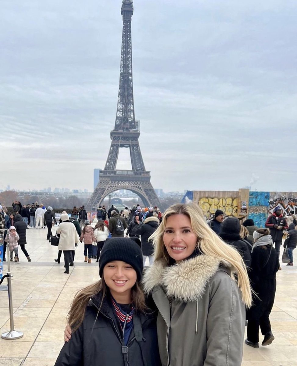 IvankaTrump's tweet photo. 💙 🤍 ♥️ https://t.co/ZQFvTvZ2ms