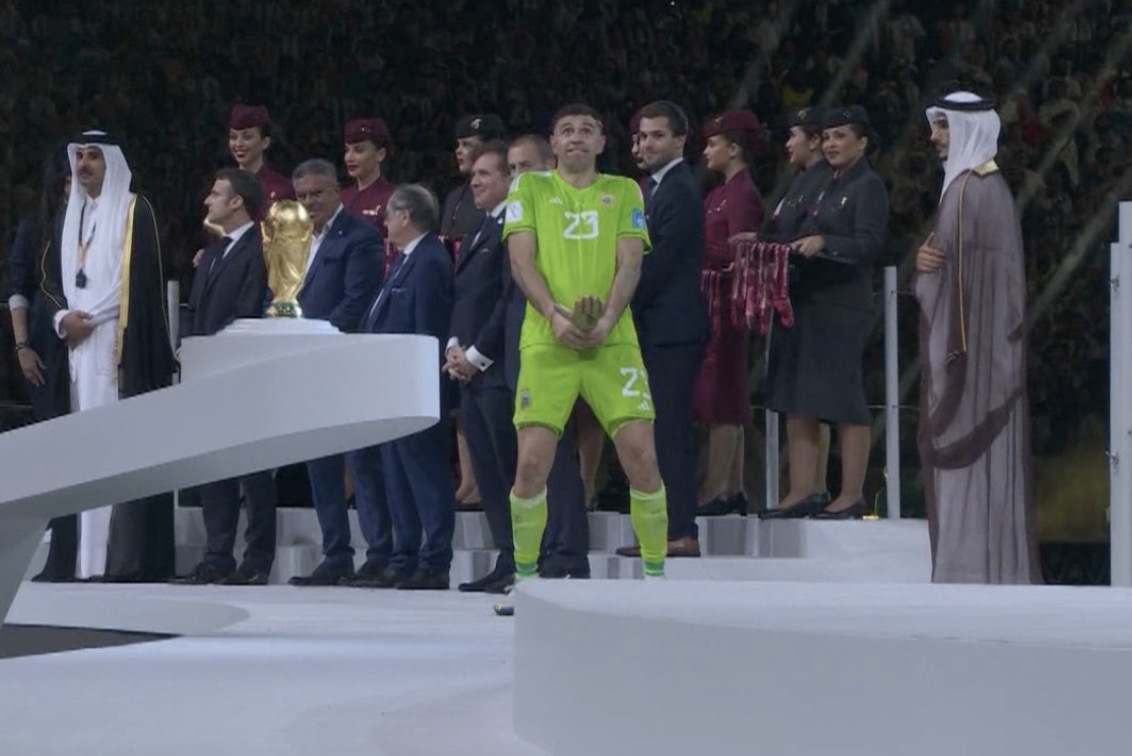 Not that I'm anyone important or anything, but if you do an atrocious incivility like the one below, no matter who you are or what you've won, you're not deserving of my respect or admiration. It's such a disgusting show of disrespect for the sport and a true shame.