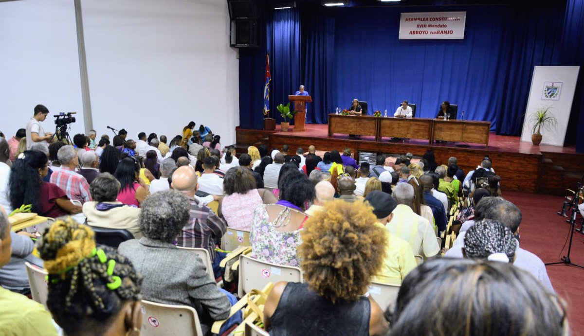 AsambleaCuba's tweet photo. #Cuba🇨🇺 | Esteban Lazo, presidente de @AsambleaCuba: 
"Nuestra felicitación a las 168 Asambleas Municipales del #PoderPopular constituidas este 17 de diciembre para un nuevo mandato; especialmente a sus delegados y a sus direcciones, que tomaron posesión de sus cargos".
(1/2) https://t.co/pCOjz0moEg
