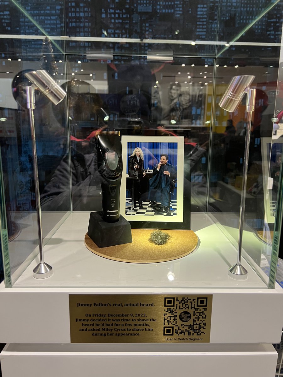 jamiejam__8's tweet photo. saw it with my own two eyes 🤪#randomtonightshowstuff https://t.co/xyiOFwGBzl