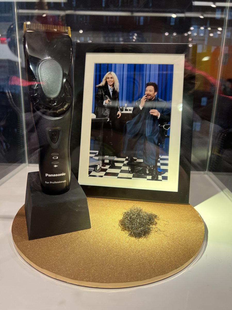 jamiejam__8's tweet photo. saw it with my own two eyes 🤪#randomtonightshowstuff https://t.co/xyiOFwGBzl