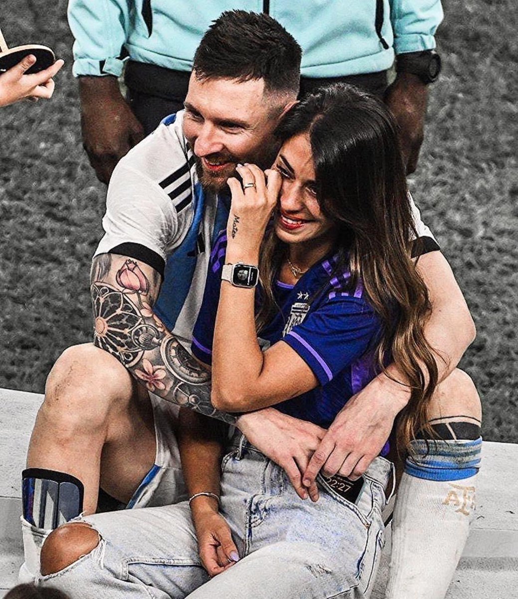 itssohaibme's tweet photo. Lionel Messi married his childhood sweetheart.
Antonella Roccuzzo was there when Messi was nothing, she's now there when he's the best in the
world. What a beautiful story ♥️        #FIFAWorldCup #Messi𓃵 #ArgentinaVsFrance #LionelMessi𓃵 #Messi #الارجنتين_فرنسا #FIFAWorldCup2022 https://t.co/Wun1go23Ab