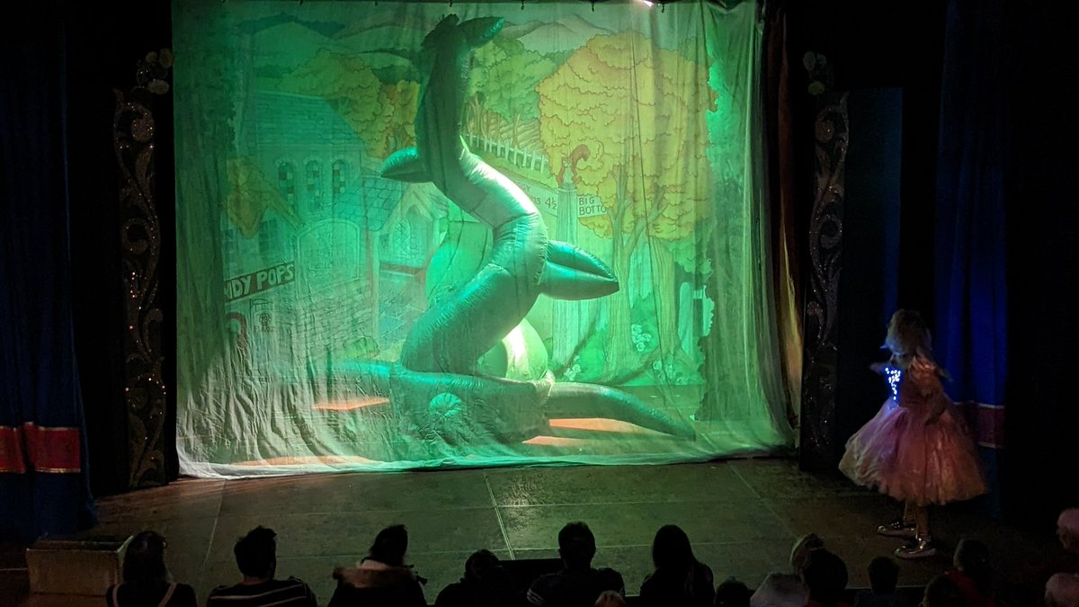hayleyevenett's tweet photo. Having a blast at @FisherTheatre with @redduckproduck &amp; @UsUpshoot 's Jack &amp; The Beanstalk ❤️🌱🐄 https://t.co/b7pYGvGvCY