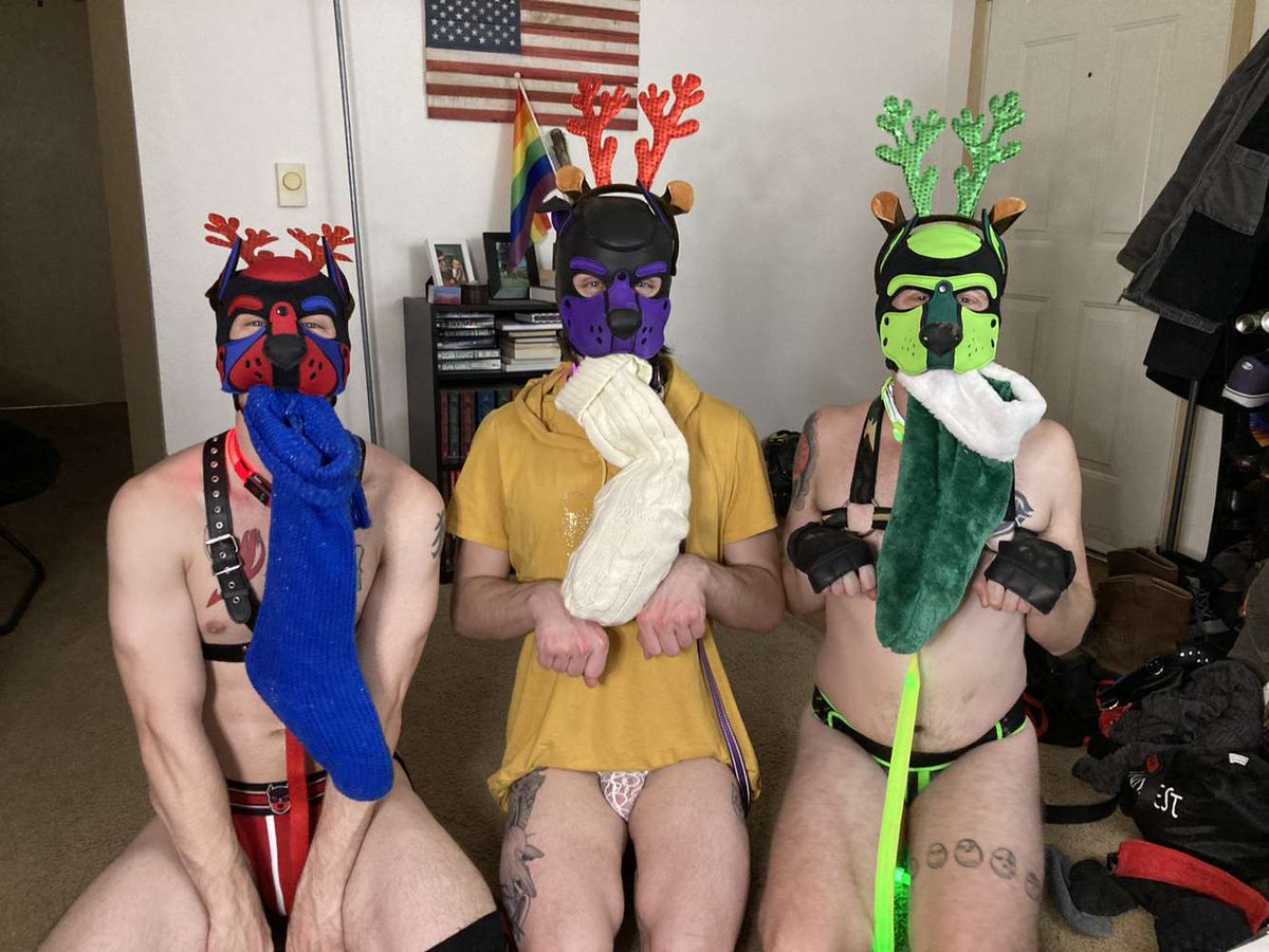 From my pack to yours, happy holidays! 💚 

#merry #pupsmas #pup #pupplay #humanpup #puphood #puppack #pack #happyholidays