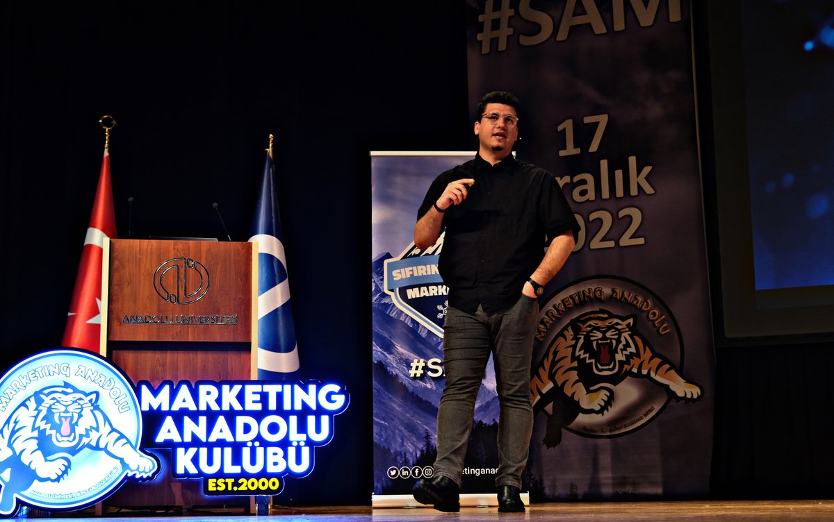 tahanze's tweet photo. Haftayı Eskişehir'de kapatmak güzeldi!
Anadolu Üniversitesi'nin köklü kulüplerinden @marketinganadol'un bu yıl 17'ncisi düzenlenen 'Sıfırın Altında Marketing' etkinliğine katıldım. Üniversite öğrencisi arkadaşlarla birlikte dijitalin dönüşümünü konuştuk. #SAM22 teşekkürler.👏🐯 https://t.co/MljFuLcS3m