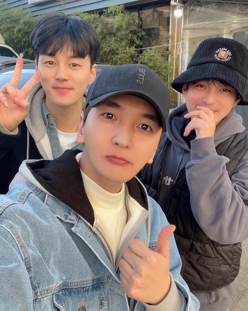 LAUFanatic's tweet photo. 221216 Jonghyo's Instagram post.
#LAU #LUKUS #LU4US #Jonghyo #KimJonghyo #종효 #김종효
https://t.co/EF958V0fxH https://t.co/JnNS8NFYxt