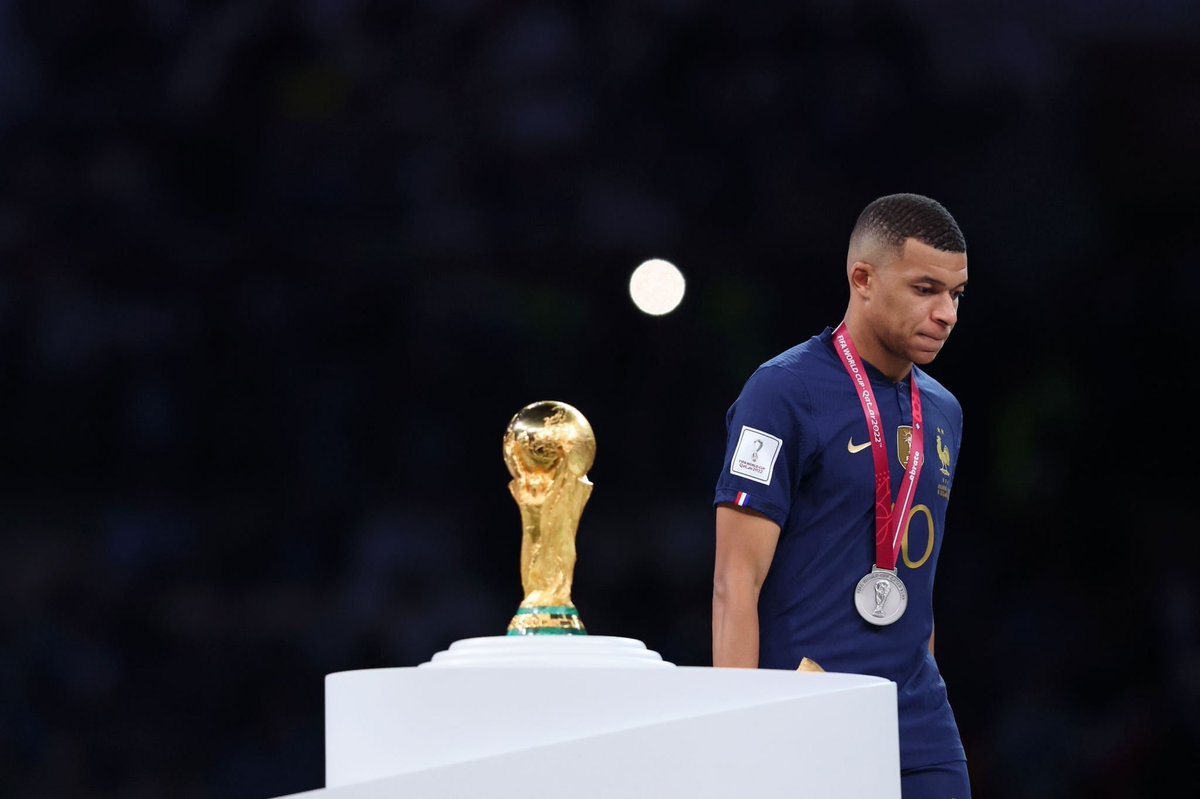 A_ALFAILAKAWII's tweet photo. - مبابي
أكثر لاعب يعشم جماهير ريال مدريد ويخذلهم في النهاية 😂 https://t.co/B2Y1PKjg4I