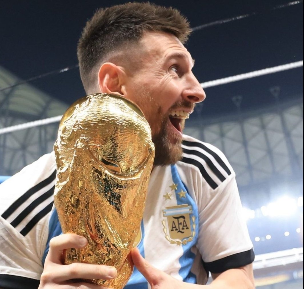 laurbrve's tweet photo. O MAIOR E MELHOR DA HISTÓRIA, AMO-TE 🐐🫡 https://t.co/Ssn3y8Djal