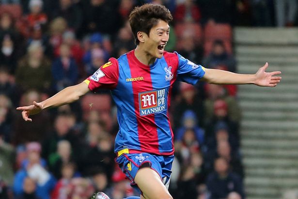 OTD_PL's tweet photo. #OnThisDay in 2015: @stokecity 1-2 @CPFC.
Lee Chung-Yong scored one of the greatest goals in PL history as his first-time screamer won Crystal Palace the points away at Stoke. The goal was scored with two minutes remaining. #CPFC 🔴🔵🇰🇷 https://t.co/GuctJwfhCQ