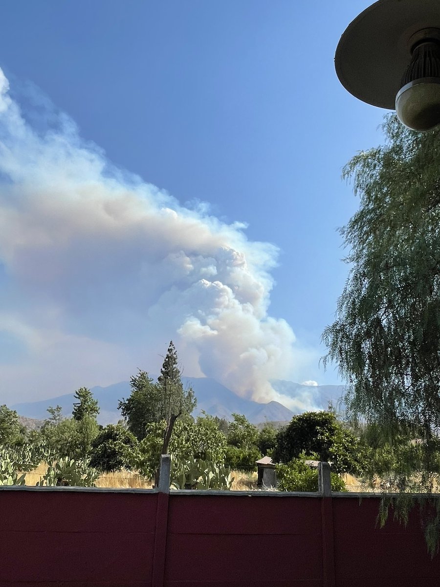 Tiltiliano's tweet photo. #Incendio en #FundoTapihue #Tiltil que terrible que siga la irresponsabilidad de algunas personas https://t.co/Yjme5jgFKZ